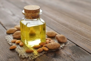 Olio di mandorle dolci per corpo e capelli